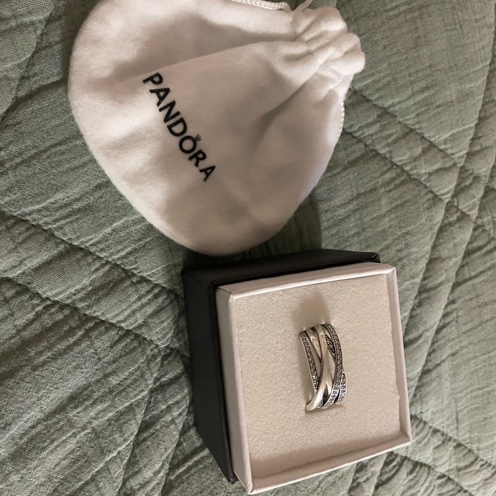 Beautiful 925 sterling silver Pandora ring